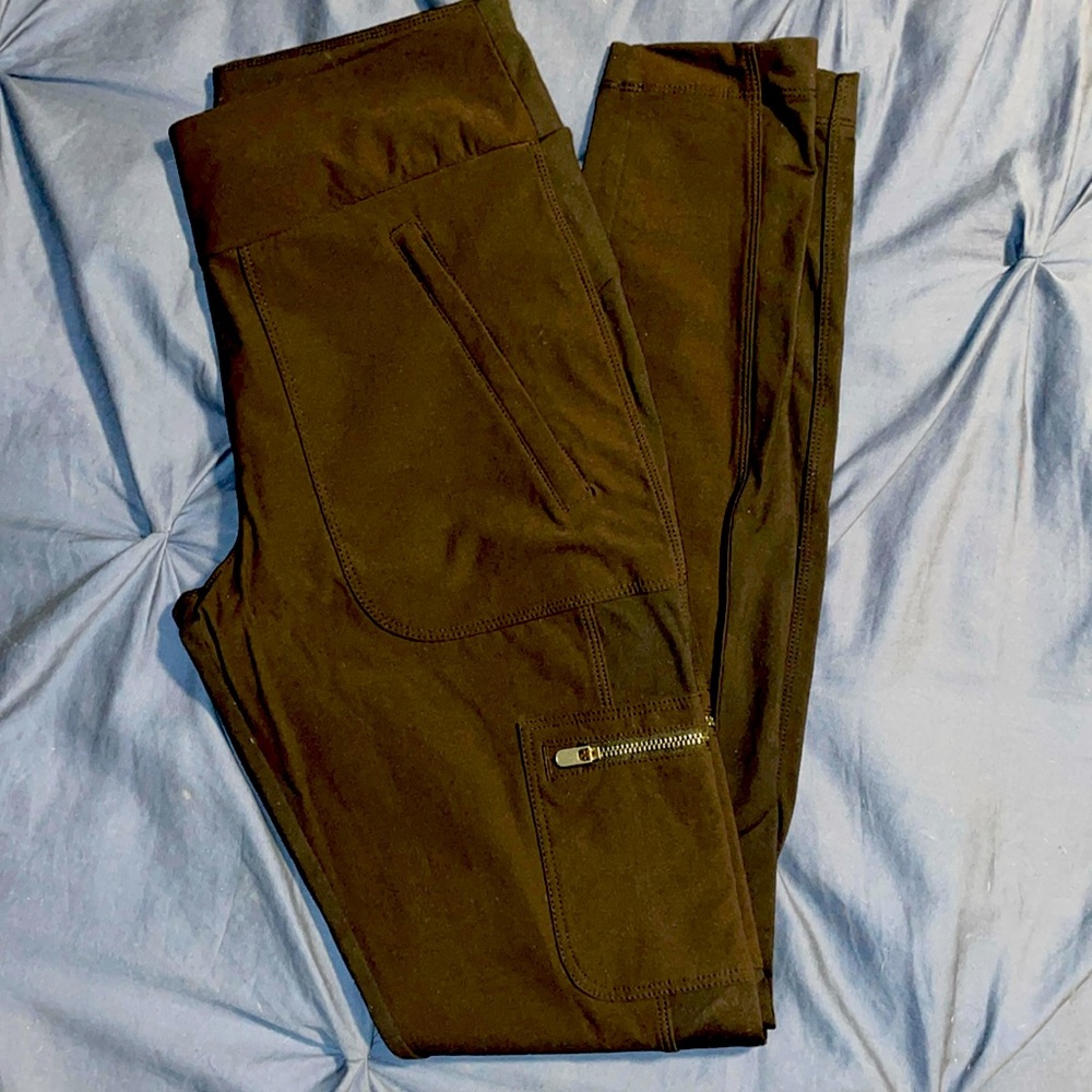 Athleta Headlands Hybrid Cargo pants Black 6T